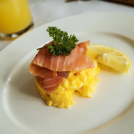 Tudor Bed & Breakfast 3*