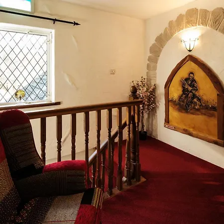 Tudor Bed & Breakfast 3*