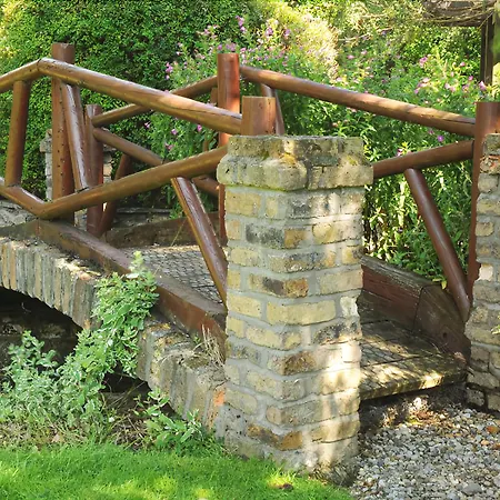 Tudor Panzió Laragh