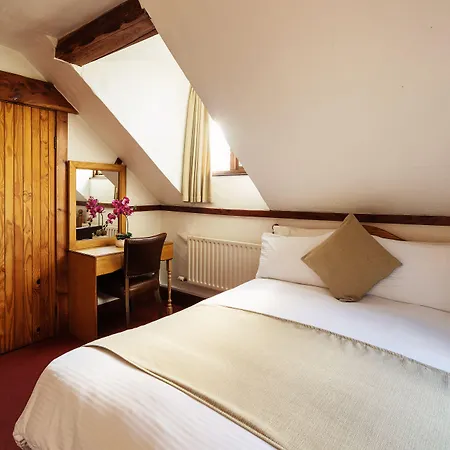 Tudor Bed & Breakfast 3*