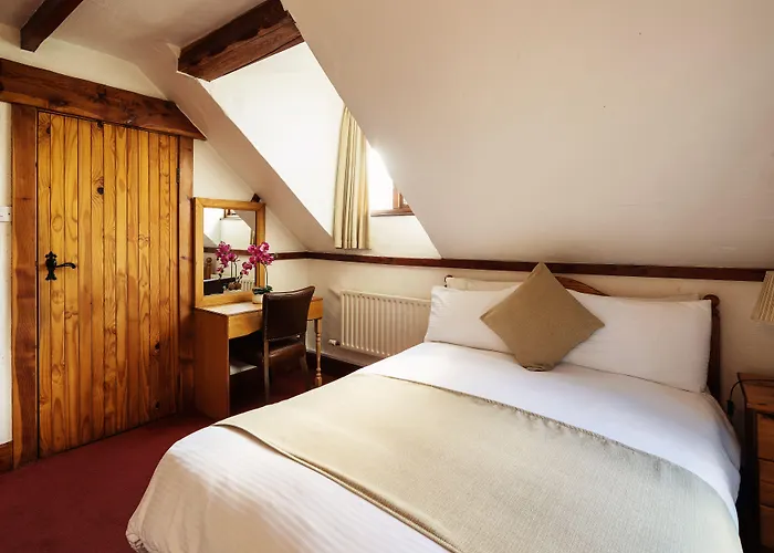 Tudor Bed & Breakfast 3*